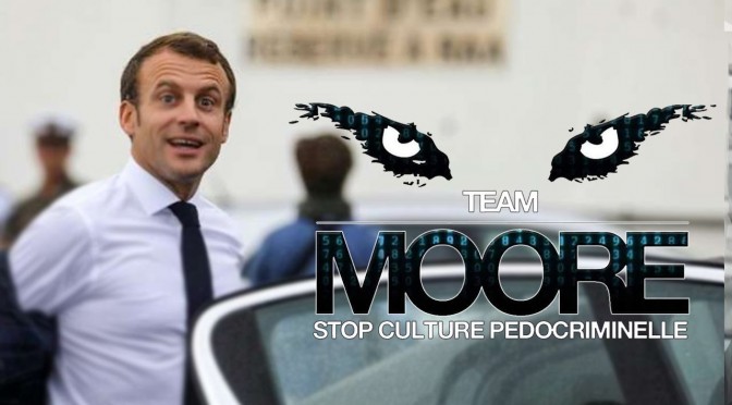 <span style='color:black;font-size:14px;'>(La Team Moore)</span> <span style='color:#DA5725;font-size:26px;'>La Team Moore confronte Emmanuel Macron durant son voyage à l’ile de la réunion</span>