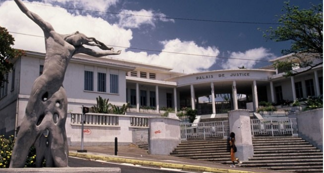 <span style='color:black;font-size:14px;'>(Valeurs Actuelles)</span> <span style='color:#DA5725;font-size:26px;'>Un pédocriminel élu maire en Guadeloupe</span>